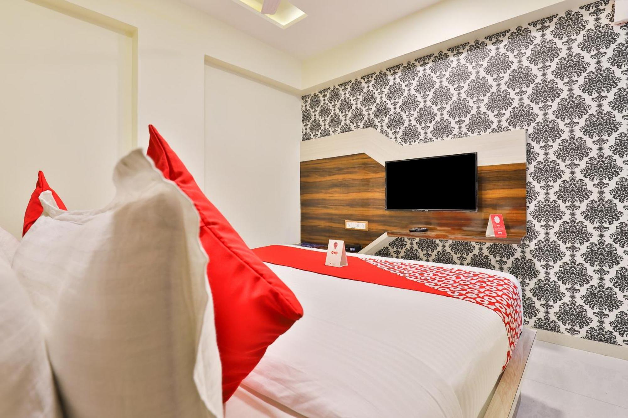 Hotel O Red Apple Ahmedabad Extérieur photo