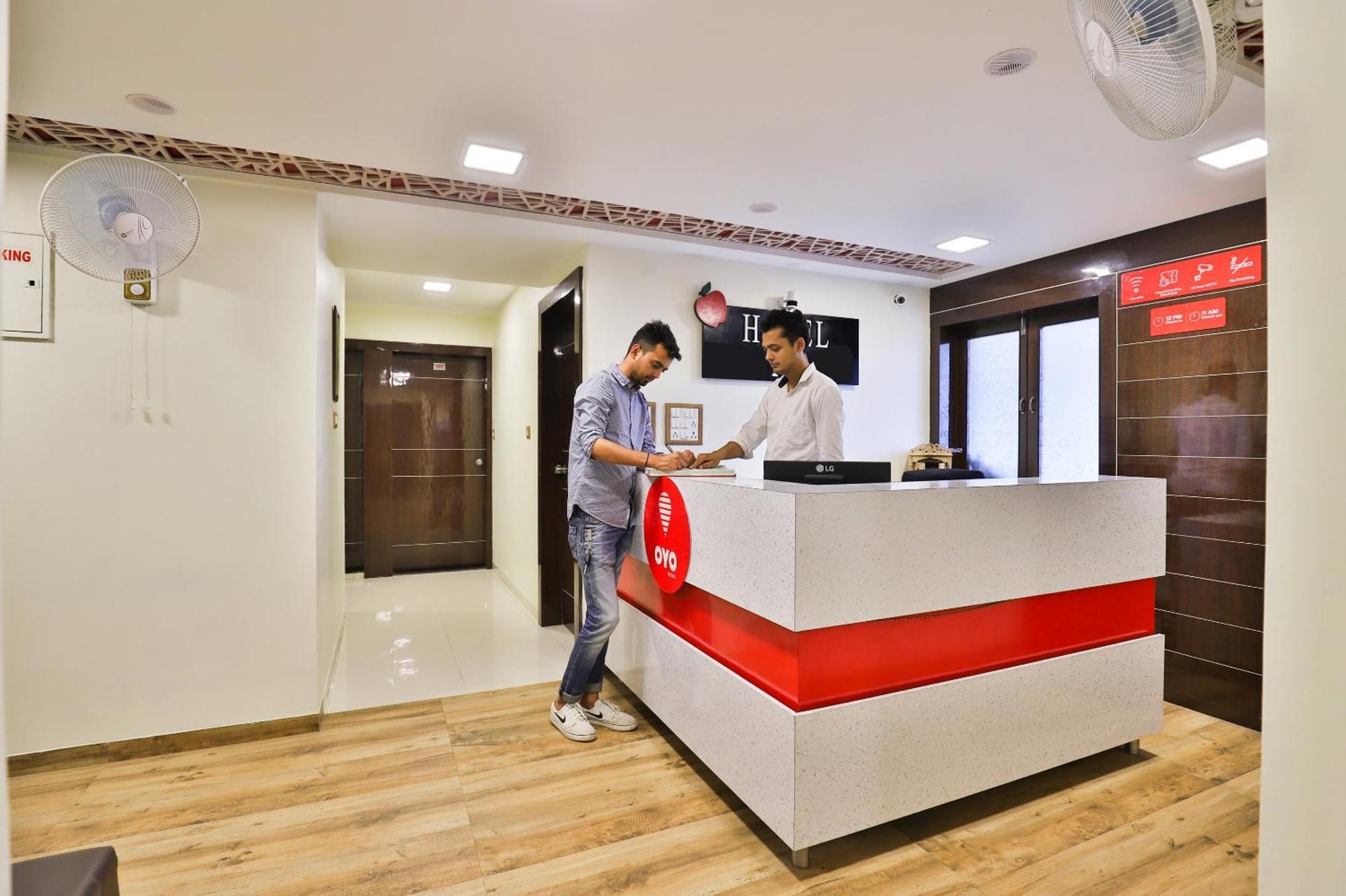 Hotel O Red Apple Ahmedabad Extérieur photo