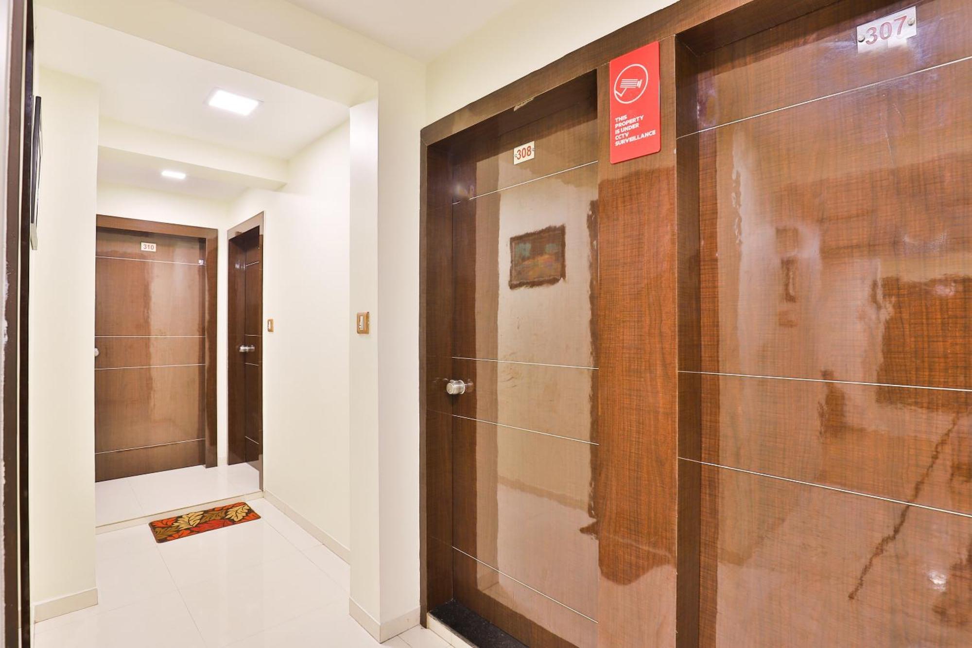 Hotel O Red Apple Ahmedabad Extérieur photo